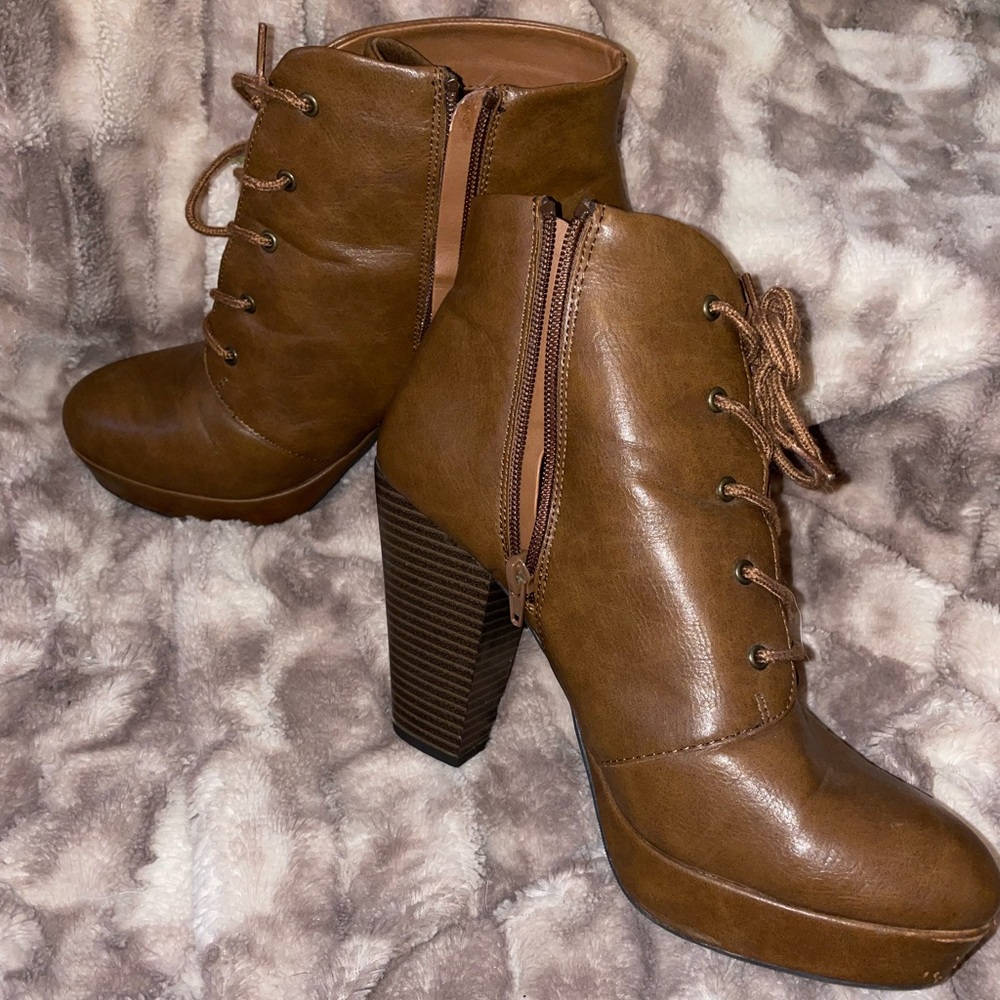 Brash brown lace up heeled booties